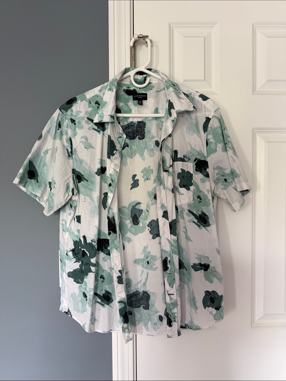 Club Monaco Men's Short-Sleeve Button-Down Shirt in White and Mint Green Floral